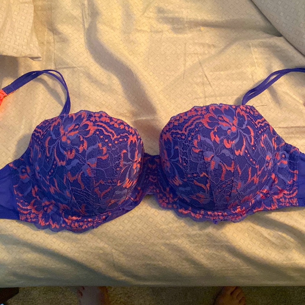 Victorias Secret Lace Bra. 36D.